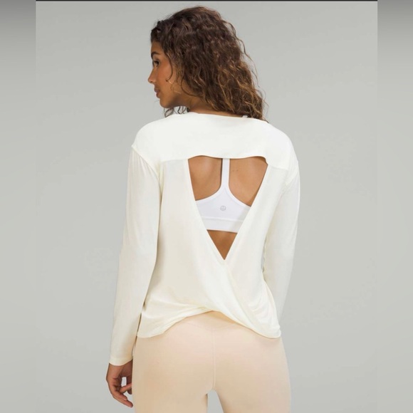 lululemon athletica Tops - Lululemon Athletica Cream Long Sleeve Tee
Size: 4